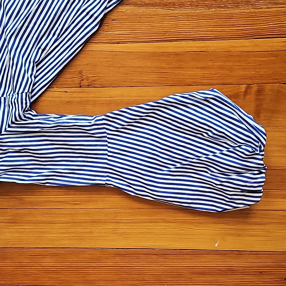Button down - Picture 2 of 3